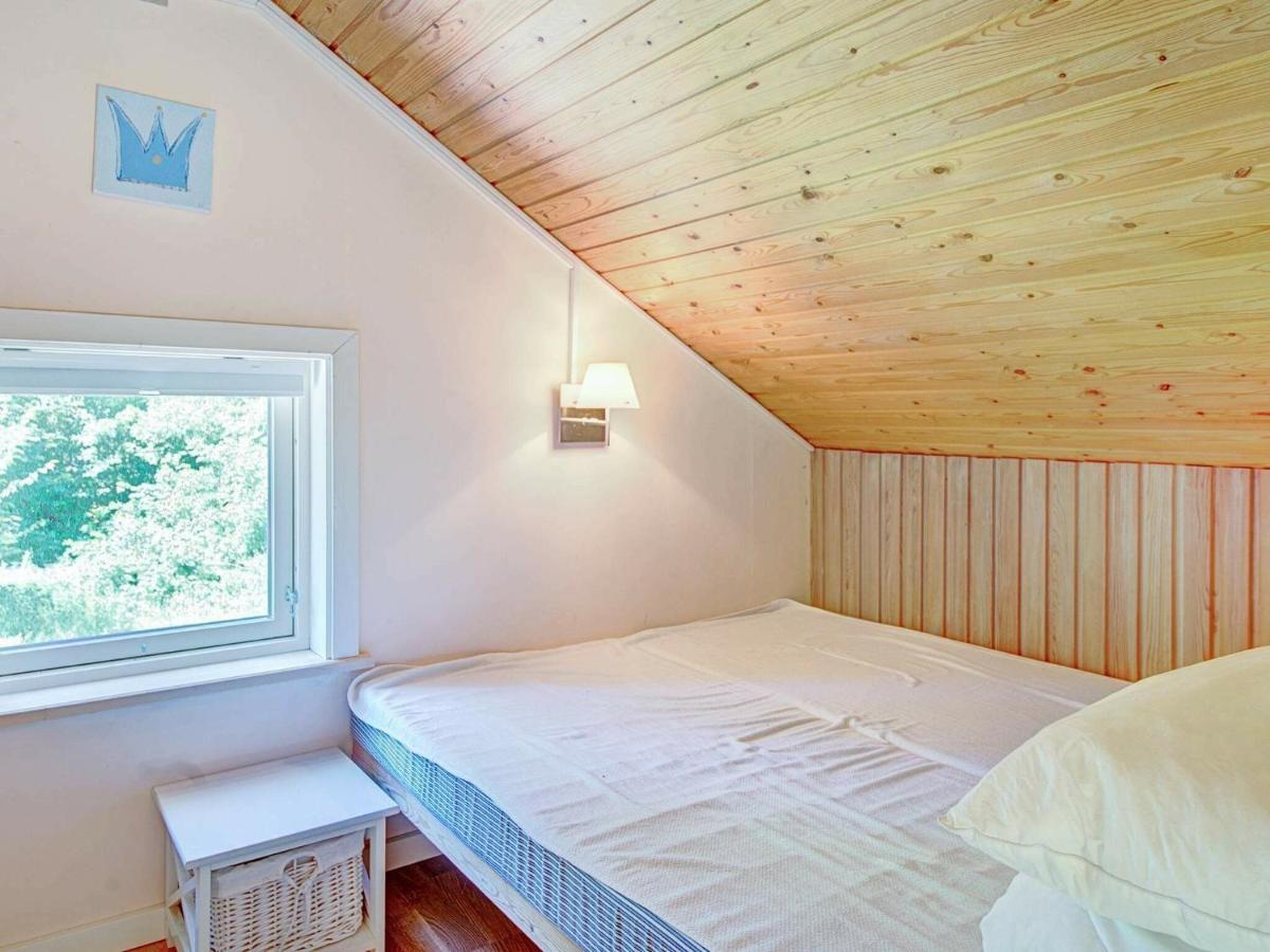 6 Person Holiday Home In Aakirkeby Phòng bức ảnh