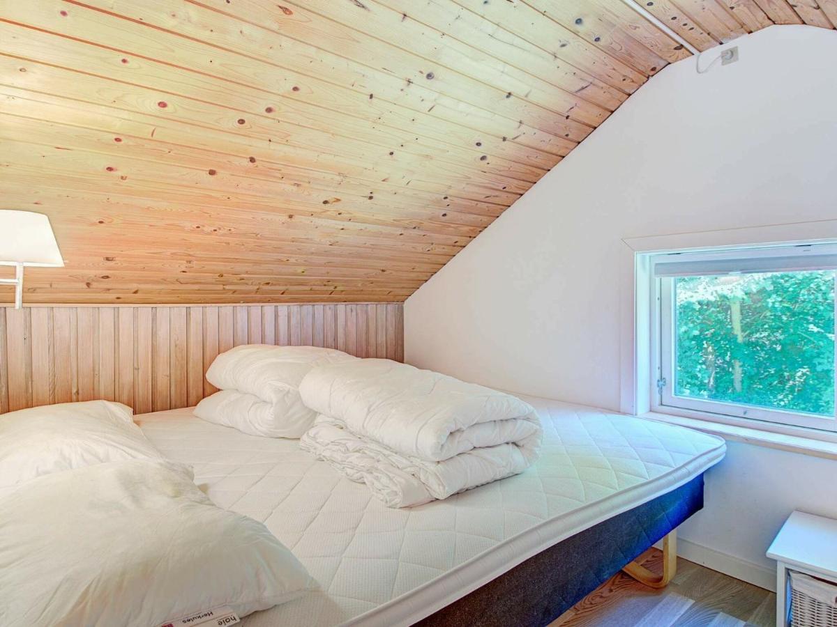 6 Person Holiday Home In Aakirkeby Phòng bức ảnh